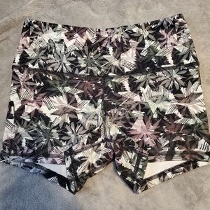 Fleo Shorts